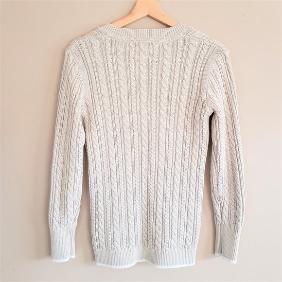 Tommy Hilfiger cable knit sweater w deep V neck. - Picture 2 of 6